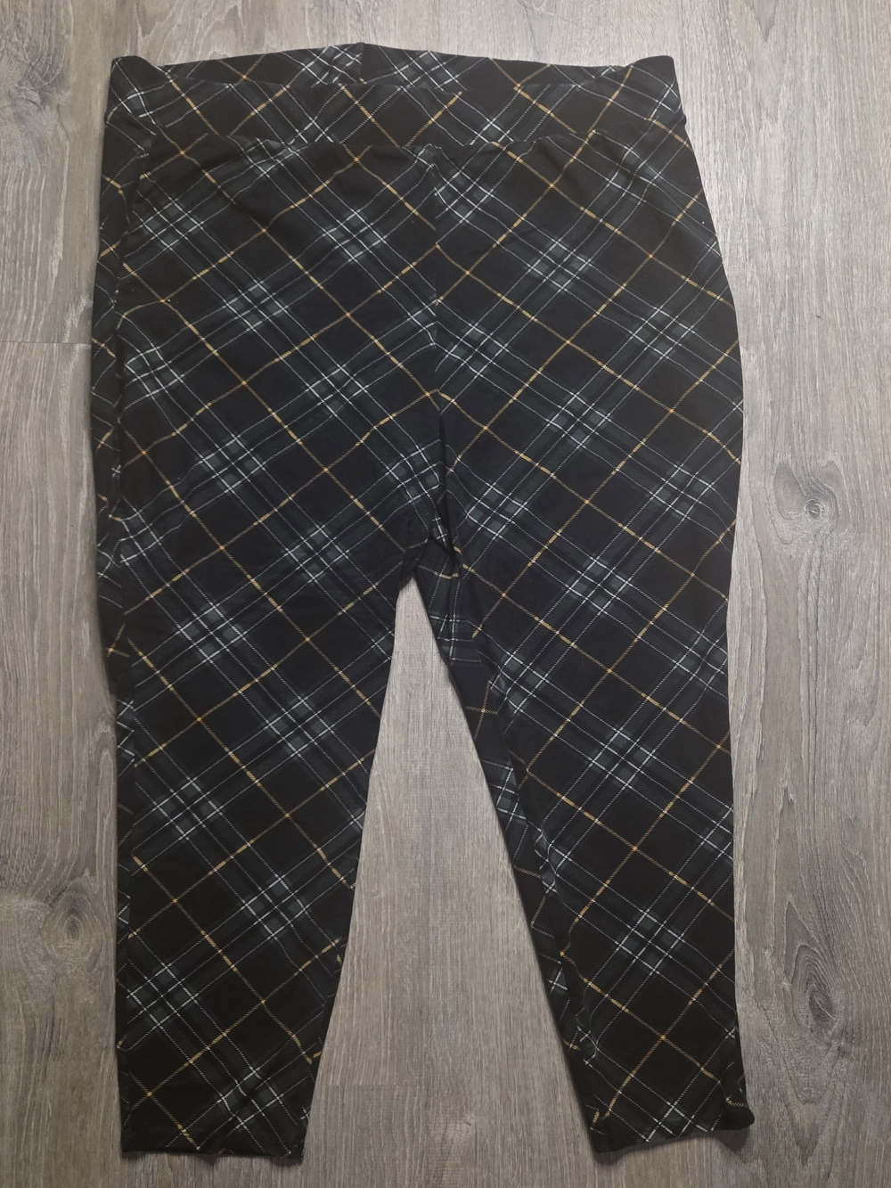 Torrid Plaid Stretch Leggings Black Tan White Size 4 / 4X NWOT - Picture 5 of 6